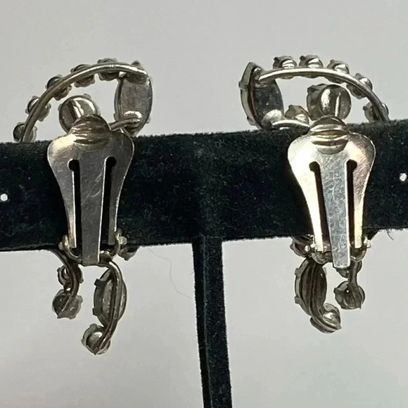 GORGEOUS CLIP ON EARRINGS. DAZZLING RED TIPS. PERFECT FOR A PARTY. - Picture 5 of 9